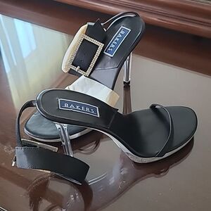 Brand new size 6 Bakers heels